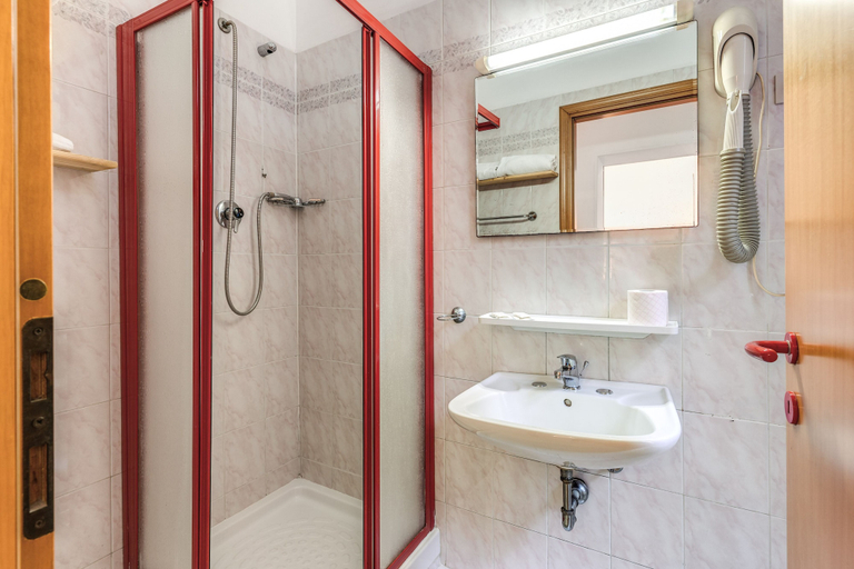 Bathroom 4, Hotel Altavilla 9, Roma