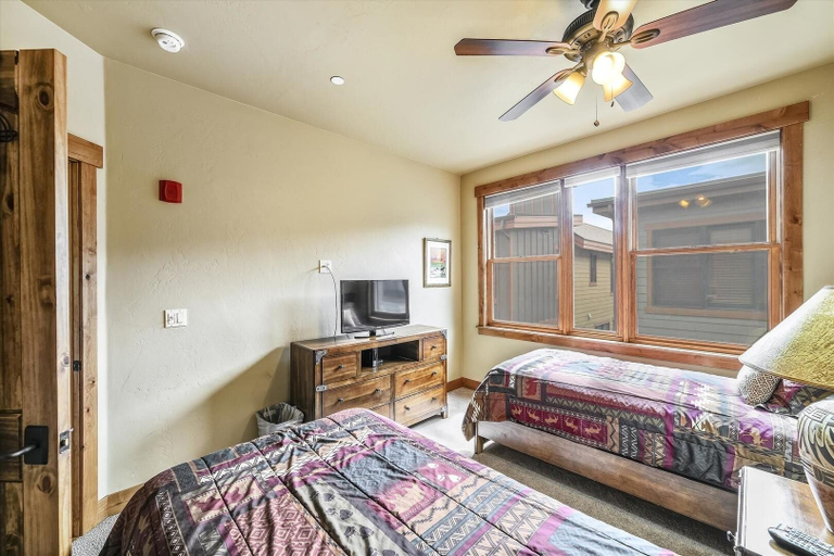 Room 5, S Off Main #4 2 Bedroom Condo by RedAwning, Summit