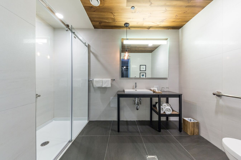 Bathroom 5, Espace 4 Saisons, Memphrémagog