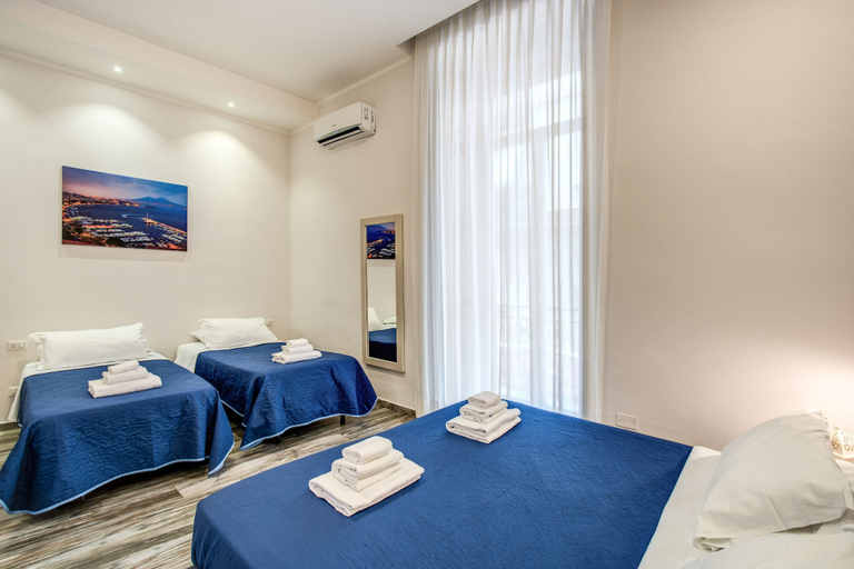Bedroom 4, Napoli's Gold Hotel, Napoli
