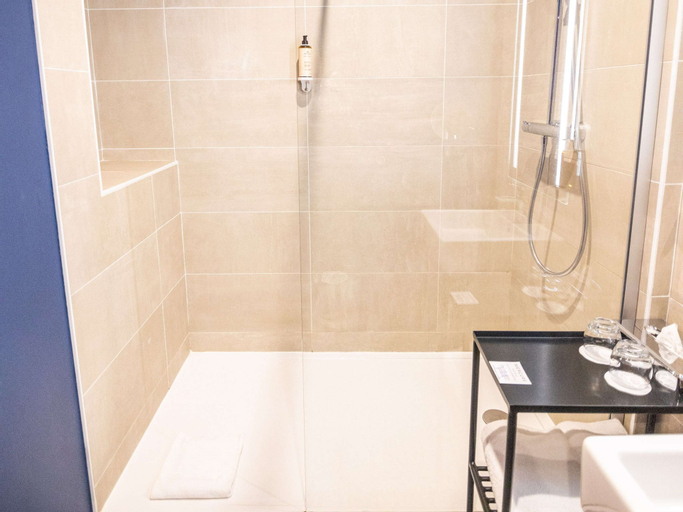 Bathroom 4
