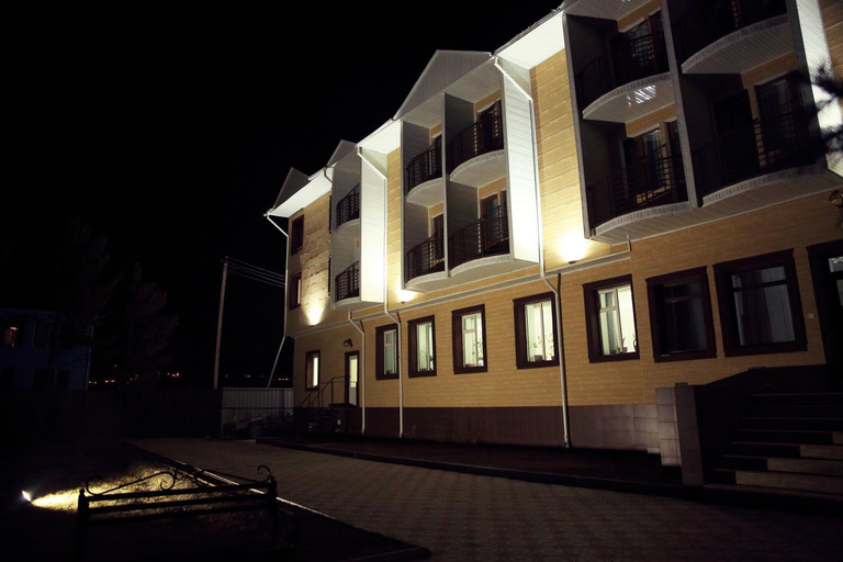 Exterior & Views