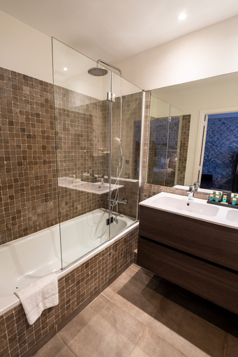 Bathroom 4, Hotel Acacia, West-Vlaanderen
