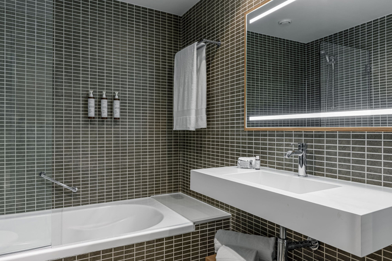 Bathroom 5, Sabàtic Gavà Mar, Barcelona, a Tribute Portfolio Hotel, Barcelona