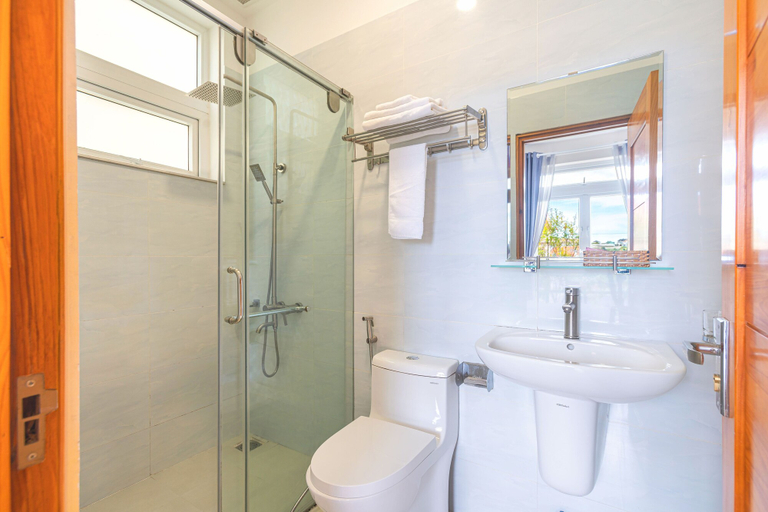 Bathroom, Lavini House, Đà Lạt
