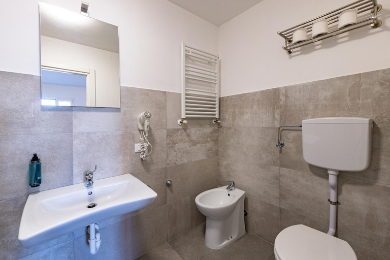 Bathroom 3, Rabbit Home, Rimini