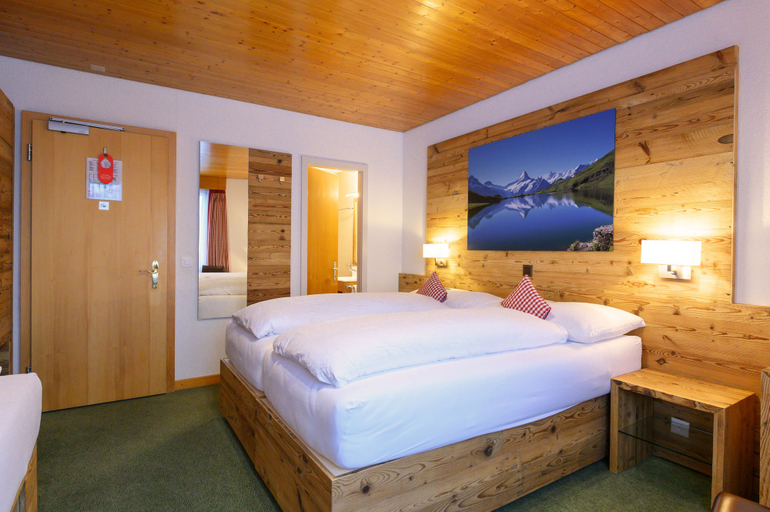 Bedroom 3, Hotel Bernerhof Grindelwald, Interlaken
