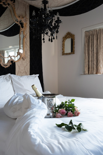 Bedroom 5, Rosalia's Menagerie InnUpstairs, Amsterdam