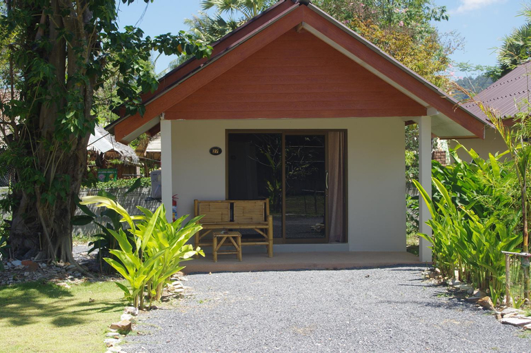 Exterior 6