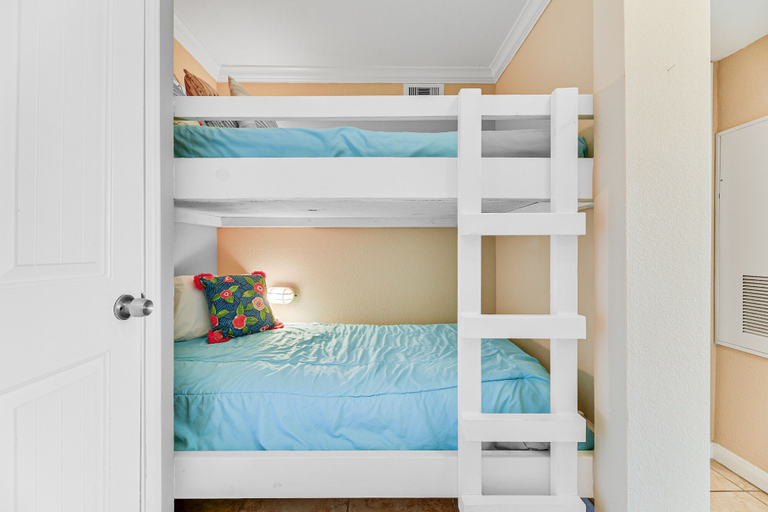 Room 3, Seascape 1214 Studio Bedroom Condo by RedAwning, Galveston