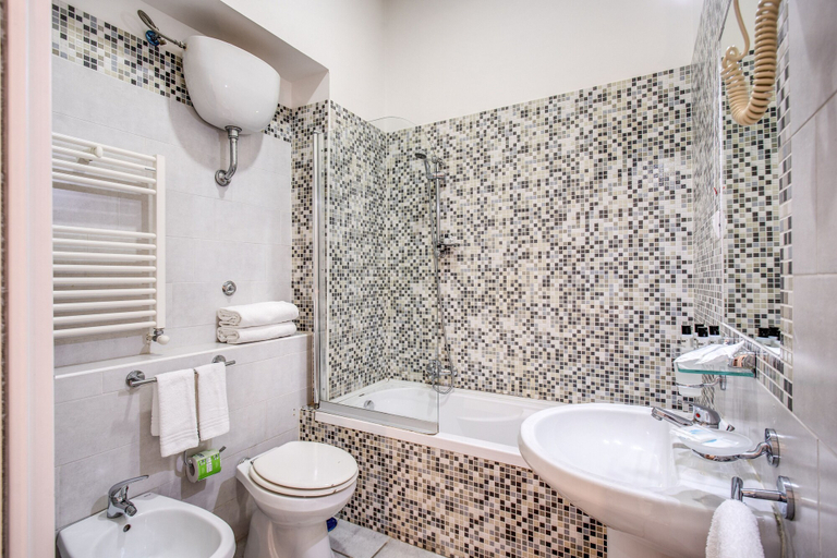 Bathroom 5, Napoli's Gold Hotel, Napoli