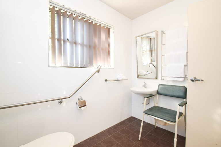 Bathroom 5, Station Hotel Motel, Cessnock
