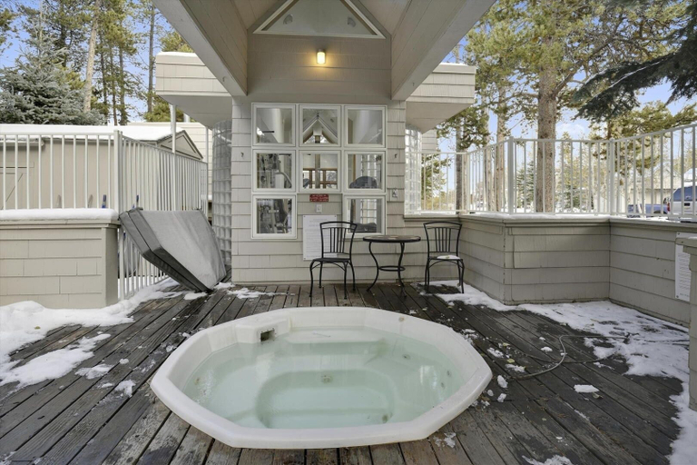 Outdoor spa tub 2, River Glen 106c 2 Bedroom Condo by RedAwning, Summit