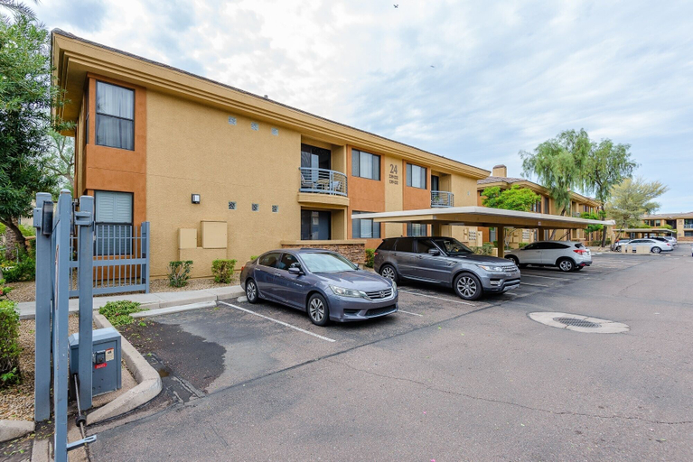 Property grounds, Scottsdale 2 Bedroom Condo by RedAwning, Maricopa