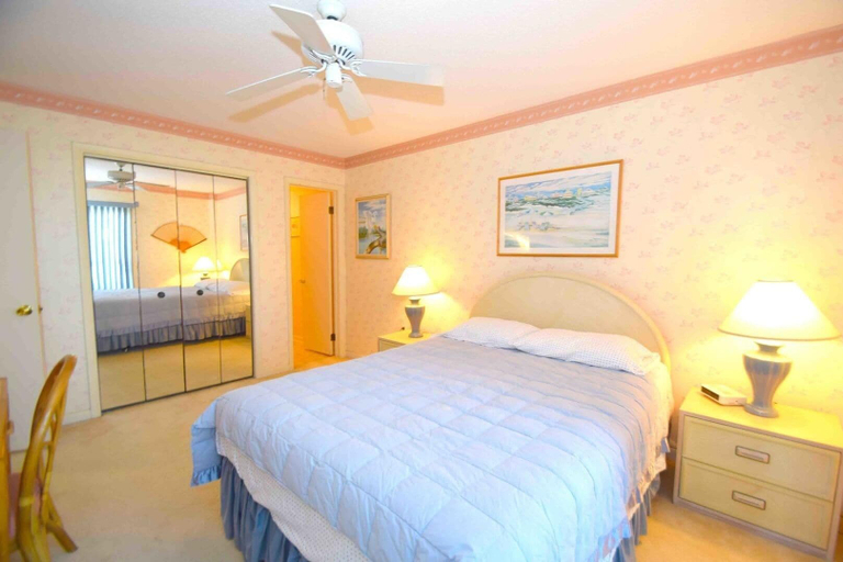 Room 2, Seascape-heron Harbour 204-4 2 Bedroom Condo by RedAwning, Worcester
