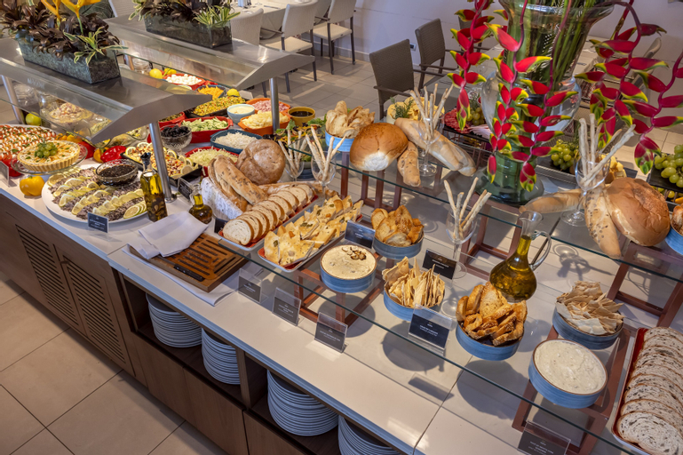 Food & Drinks 9