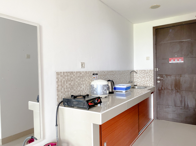 Others 4, Comfy Studio with Twin Bed at Enviro Apartment By Travelio, Cikarang