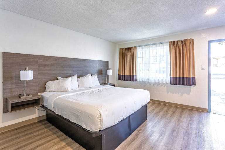 Bedroom 3, Coastal Breeze Inn, San Luis Obispo
