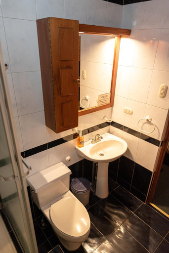 Bathroom 3, La Casa de Mama Coyita, Cartago