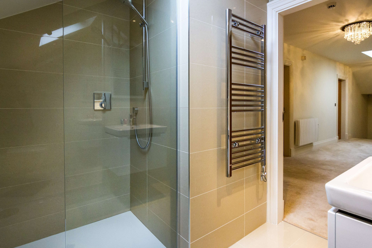 Bathroom 4, White Hart Hotel & Apartments, North Yorkshire
