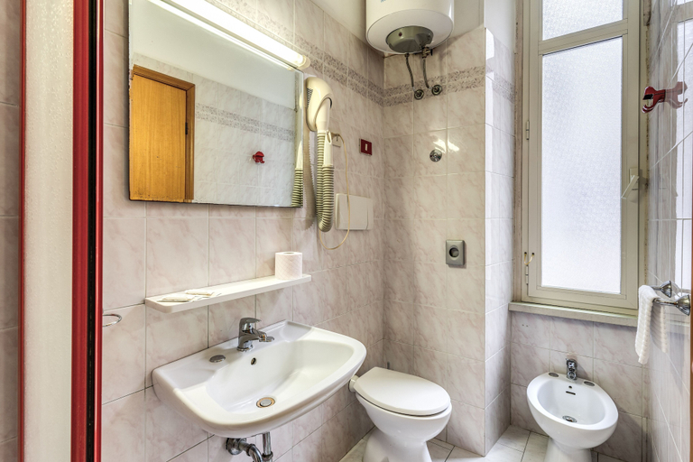 Bathroom 4, Hotel Altavilla 9, Rome