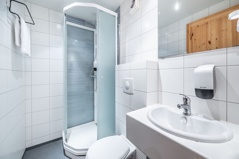 Bathroom 4, Hotel Viking, Hafnarfjörður