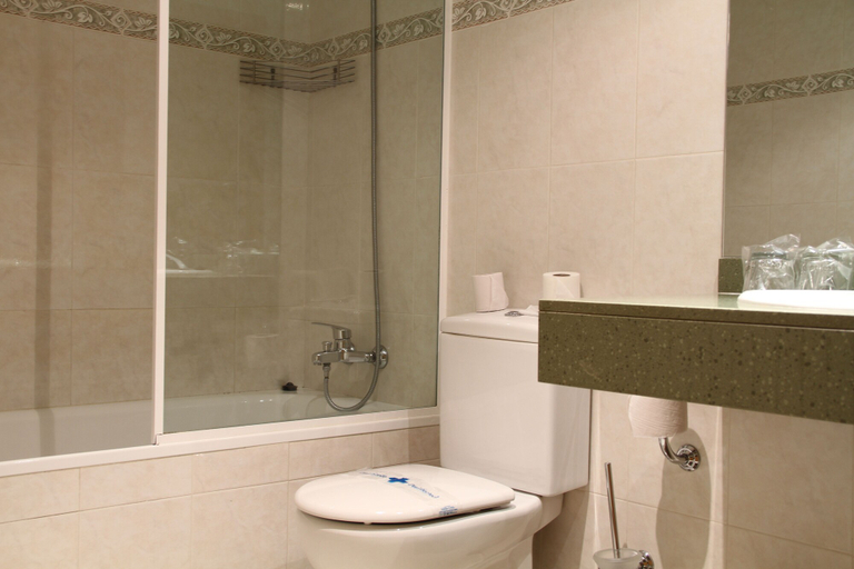 Bathroom 4, Hotel Bruxelles
