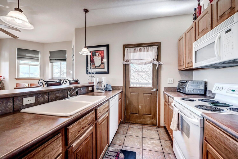 Private kitchen 3, Tarn Landing C-19 1 Bedroom Condo by RedAwning, Summit