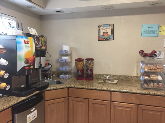 Food & Drinks 5, Townhouse Inn & Suites, Imperial