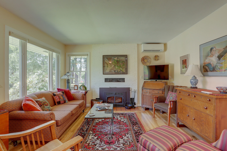 Living area 5, Living Color 2 Bedroom Home by RedAwning, Hood River