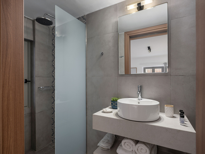 Bathroom 5, Porto Vecchio, Crete