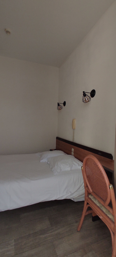 Bedroom 5, Hôtel Luxembourg, Hautes-Pyrénées