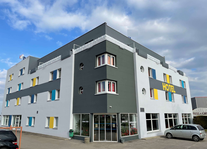 Exterior & Views