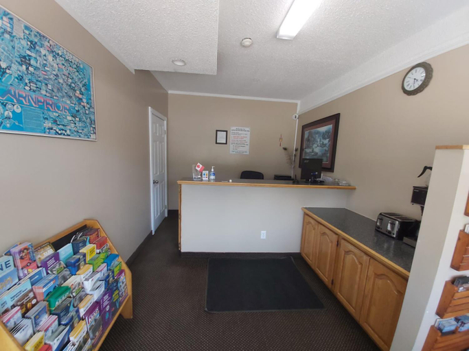 Others 5, Arnprior Motor Inn, Renfrew