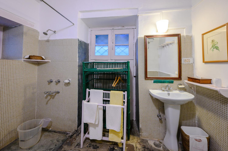 Bathroom 3, Neemrana's Ramgarh Bungalows, Nainital