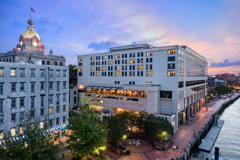 Exterior & Views 17
