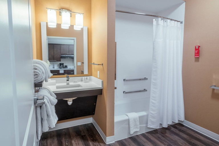 Bathroom 5, TownePlace Suites Toledo Oregon, Lucas