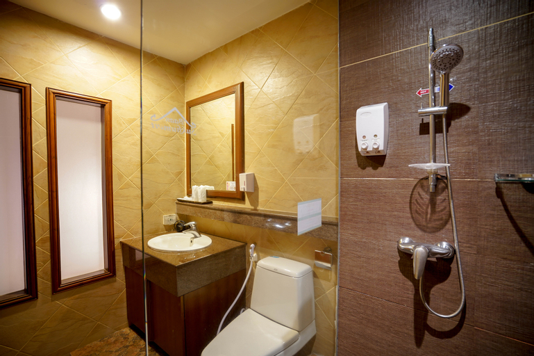 Bathroom 13