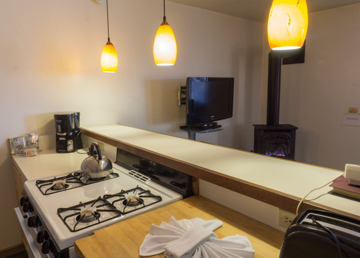 Private kitchen 5, 4025 Ski Trails, Placer