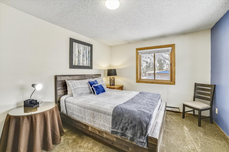 Bedroom 2, Forest Park F, Summit