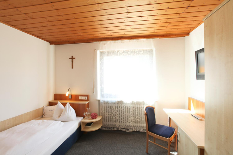 Bedroom, Landhotel Scholl, Neumarkt in der Oberpfalz