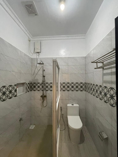 Bathroom 2, Thoddoo Island Life
