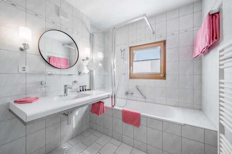 Bathroom 5, Hotel Nevada, Inn