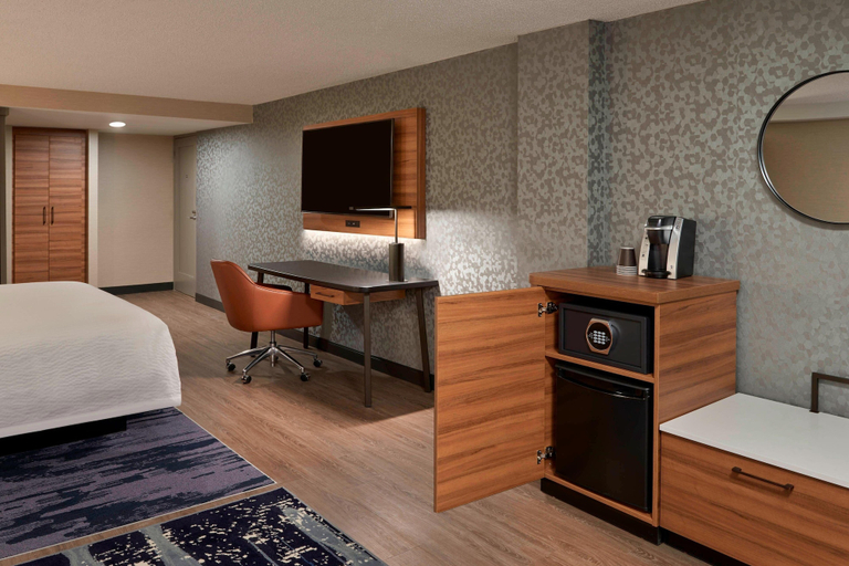 Bedroom 3, Fairfield by Marriott Montreal Downtown, Montréal
