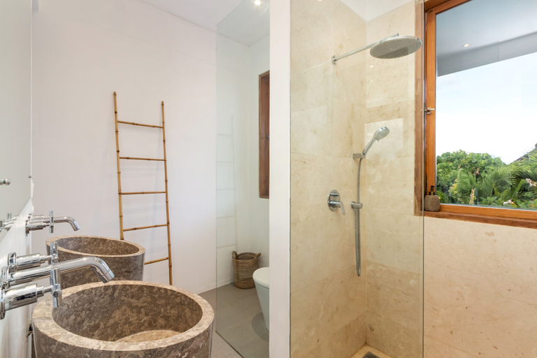 Bathroom 4, Beautiful Boho-chic 4br Tropical Villa in Pererenan Canggu, Badung