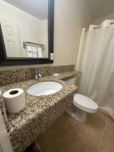 Bathroom, Suburban Studios Abercorn, Chatham