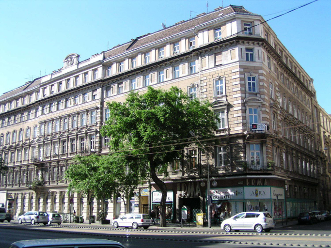 Others 2, Eitan’s guesthouse, Budapesti