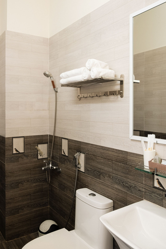 Bathroom 3, Mekong Gia Lai Hotel, Pleiku