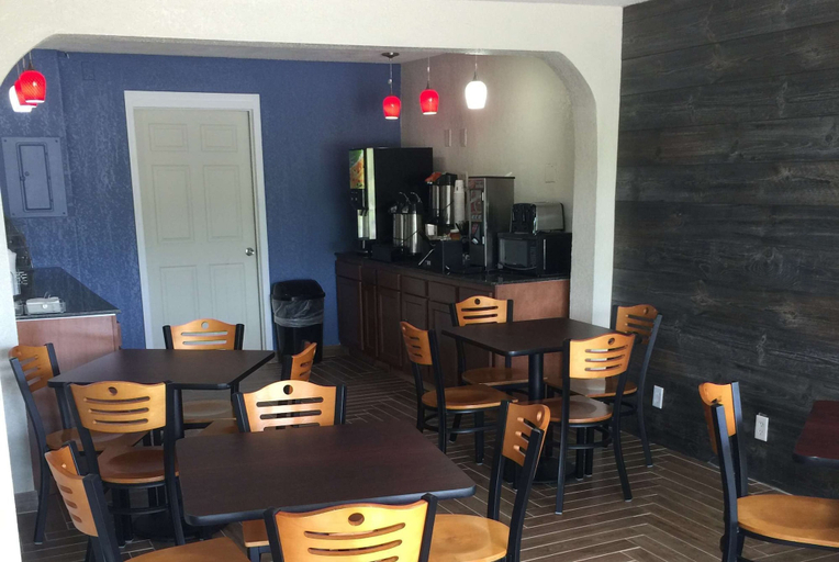 Food & Drinks 5, Super 8 by Wyndham Florence, Boone