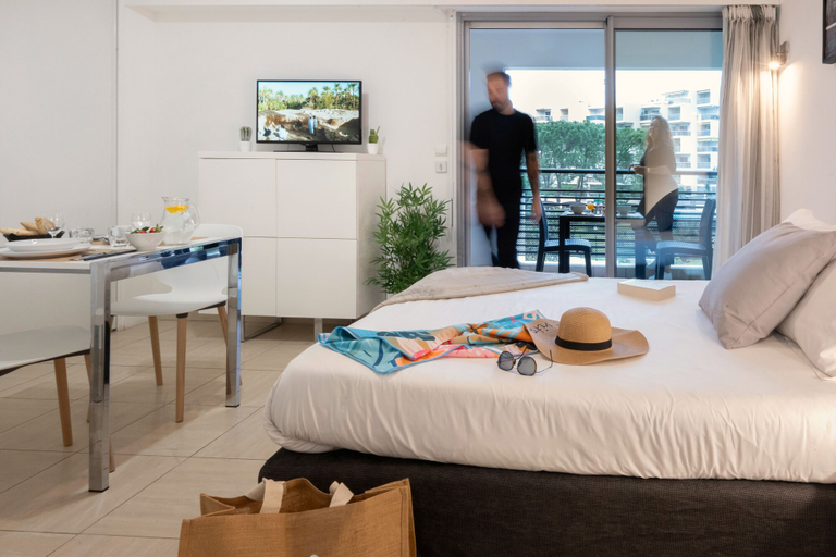 Bedroom 2, Nemea Appart Hotel Le Lido Cagnes sur Mer, Alpes-Maritimes